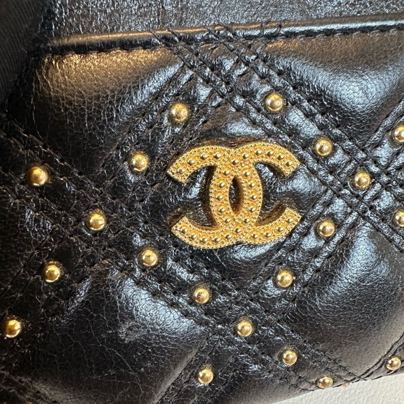 Chanel Black Lambskin CC Logo Wallet Card Holder - Picture 5 of 12